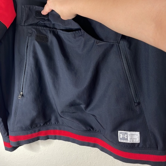 Under Armour Jacket. Size: Large - Picture 4 of 8